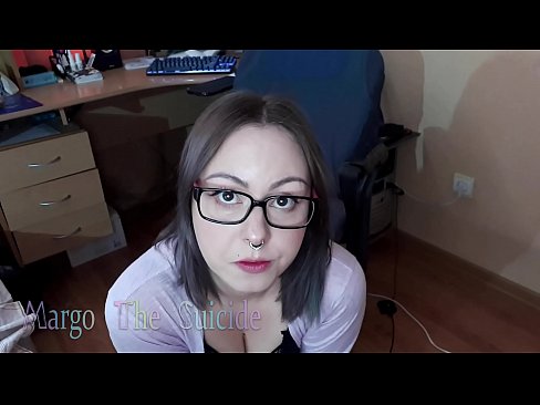 ❤️ Seksi djevojka s naočalama duboko siše dildo na kameri ❤ Domaći porno kod nas ❌️