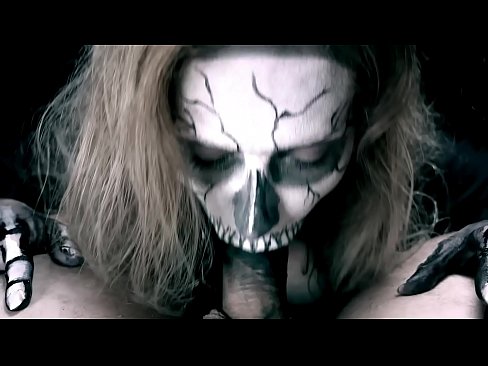 ❤️ Demonska djevojka siše kurac svojim crnim ustima i guta spermu. ❤ Domaći porno kod nas ❌️